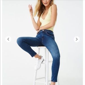 BRAND NEW- mid- high rise straight legged jeans!